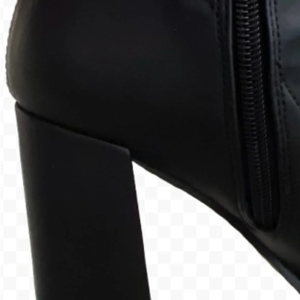 PrettyLittleThing Pull On PU Leather Boots Silver Cap Square Toe Heel NIB Sz 9 - Picture 3 of 7